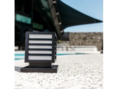 Solar QUB - La lámpara de exterior con un panel solar integrado
