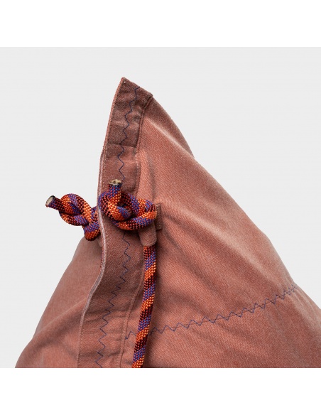 Randa: El Único asiento Puff con Diseño Radial para exteriores e interiores