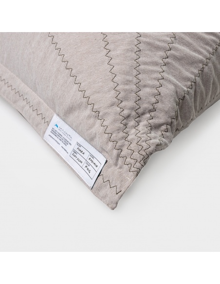 Randa: El Único asiento Puff con Diseño Radial para exteriores e interiores