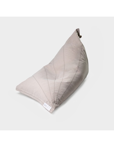 Randa: El Único asiento Puff con Diseño Radial para exteriores e interiores