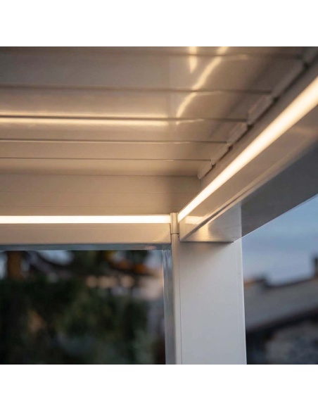 Lyra T6: Pérgola bioclimática con 6 tecnologías únicas