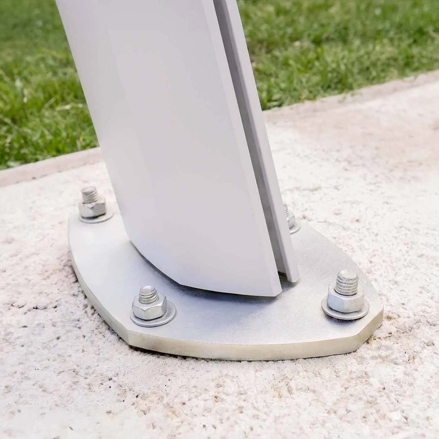 pole-with-ground-base
