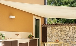 TOLDO VELA CON PERFIL DE PARED