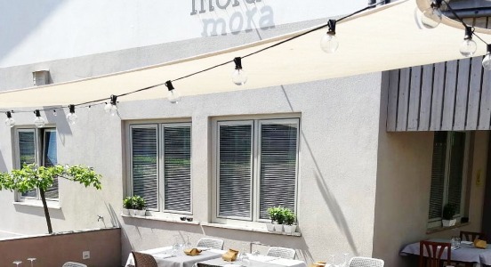 Restaurante Mora en Vicenza: vela de sombra 4x6m y postes Alu-Simple